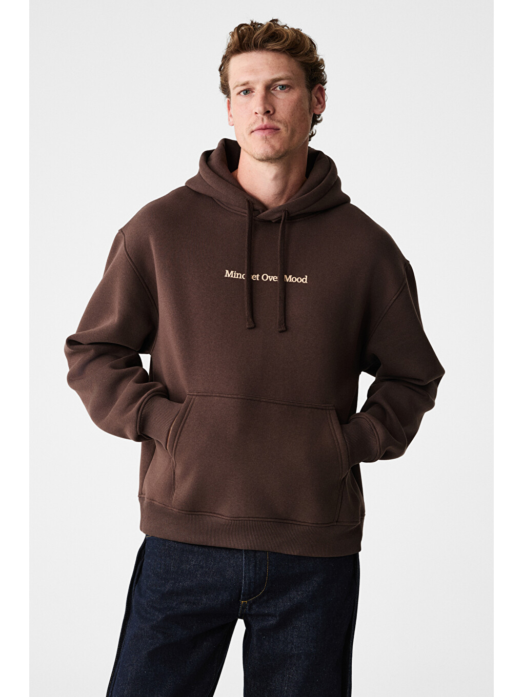 Blaıse Erkek Önü Ve Sırtı Baskılı Kapüşonlu Kordonlu Kanguru Cepli Regular Fit Kahverengi Sweatshirt-1