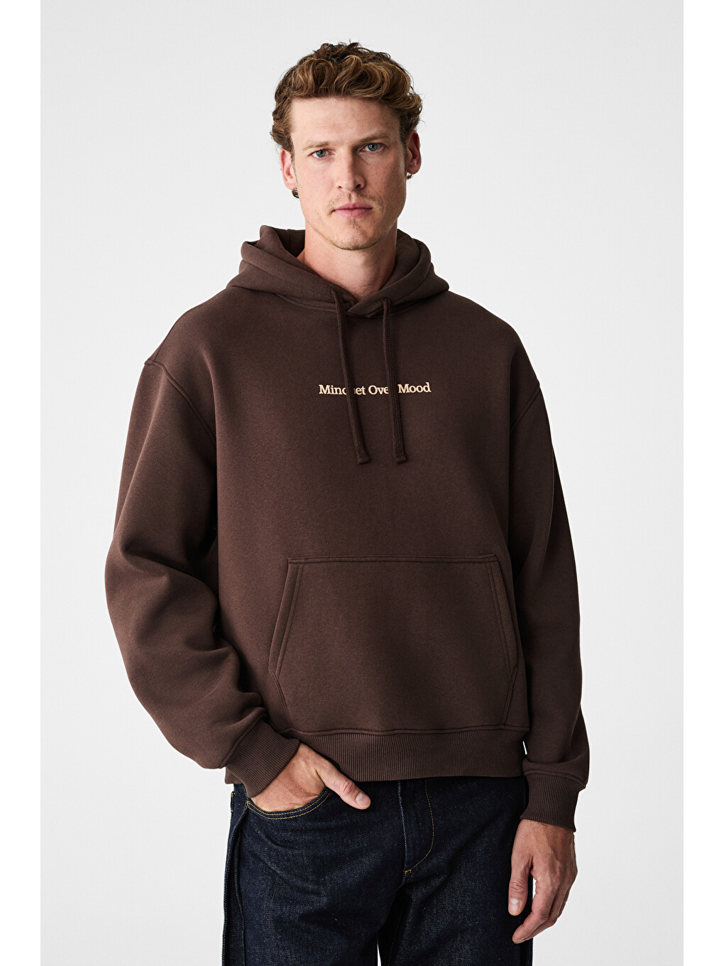 Blaıse Erkek Önü Ve Sırtı Baskılı Kapüşonlu Kordonlu Kanguru Cepli Regular Fit Kahverengi Sweatshirt-2