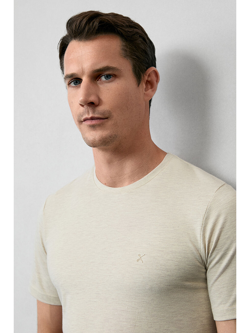 Bej Bisiklet Yaka Slim Fit Dar Kesim Süprem Pamuklu Basic Tişört-2