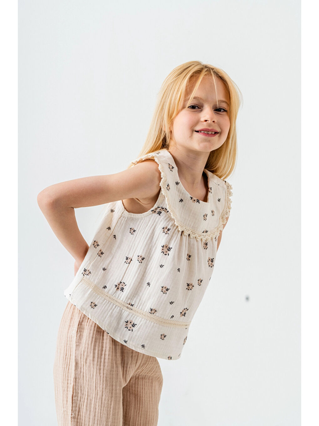 Bej Çiçek Desenli Kız Çocuk Müslin Takım 3828-1