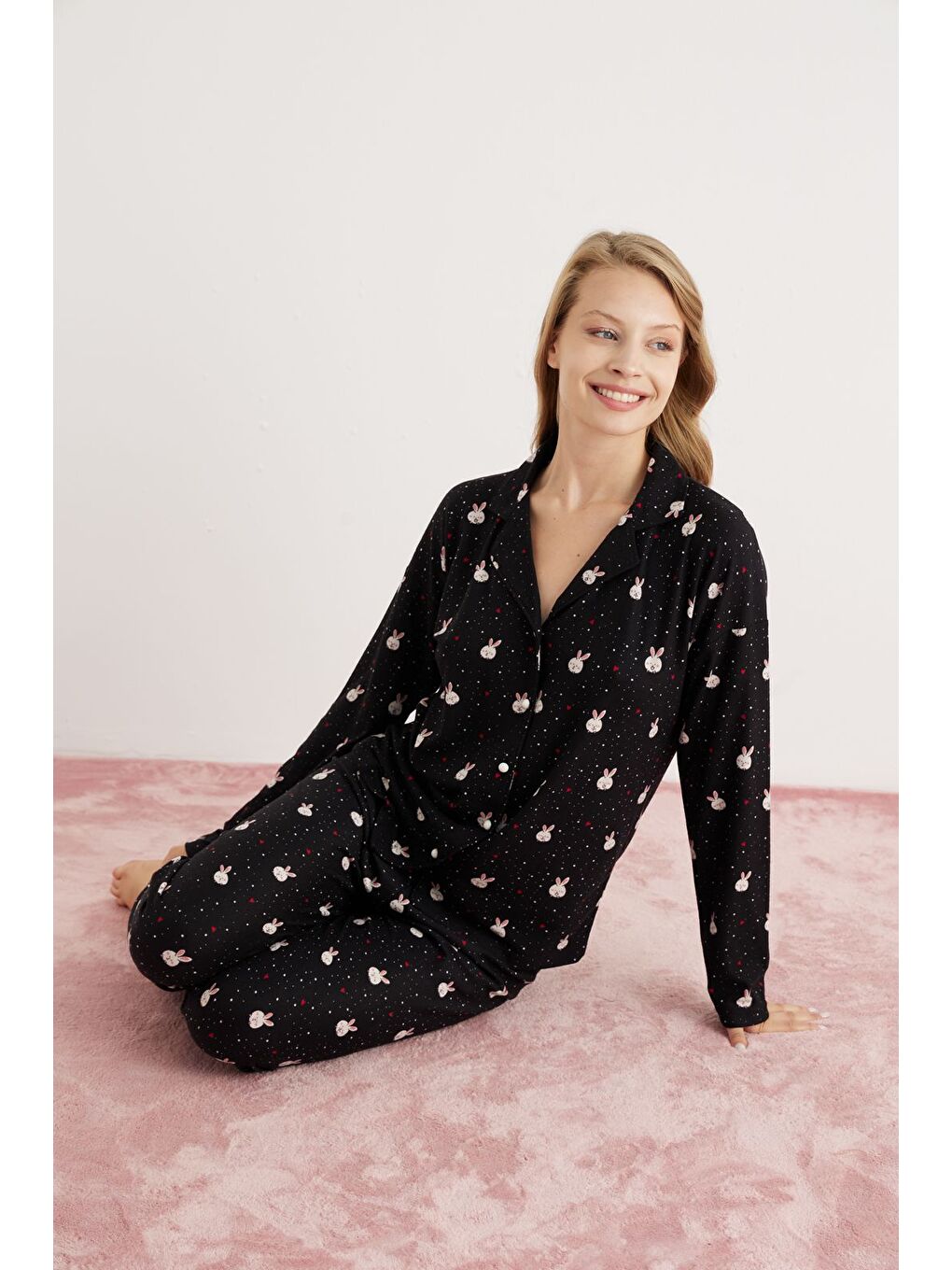 Siyah Kadın Süet Gömlek Yaka Düğmeli Desenli Yumuşak Uzun Kollu Kışlık Pijama Takımı-2