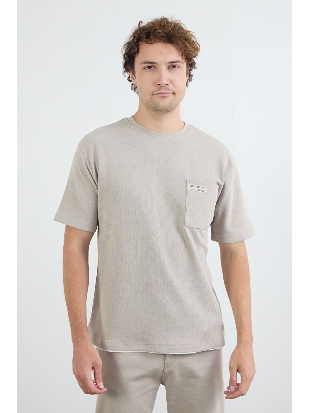 Gri Cepli Bisiklet Yaka Tişört