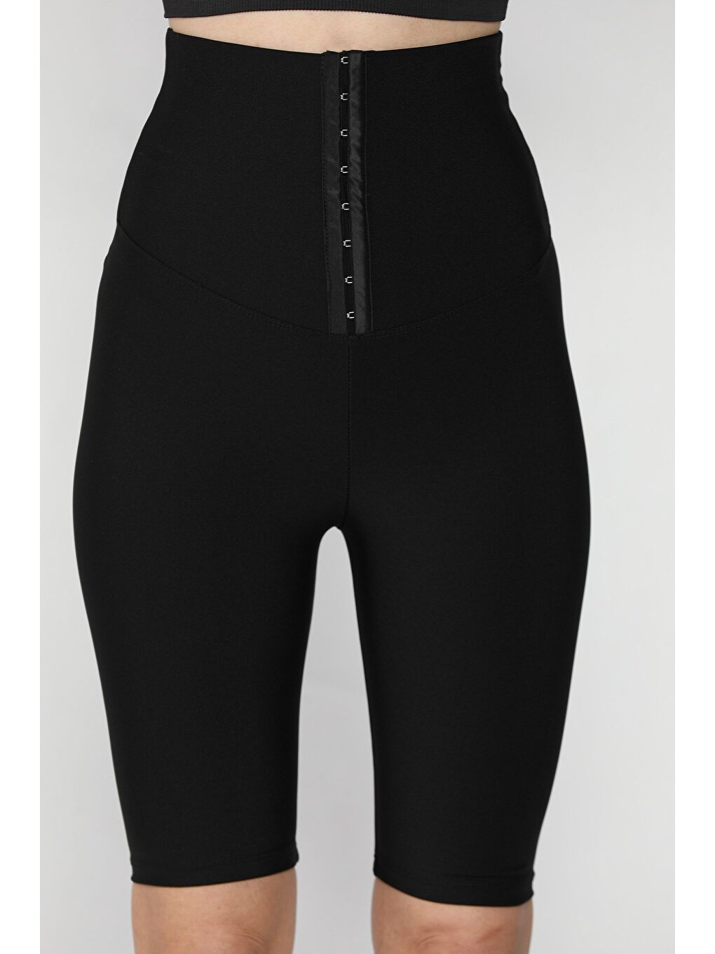 Siyah Kadın Yüksek Bel Agraflı Kısa Tayt-3