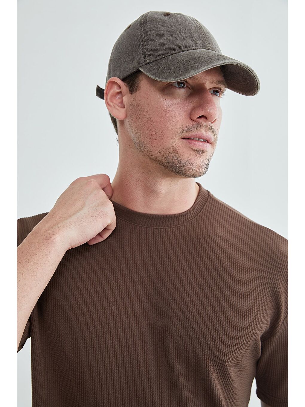 Kahverengi Fitilli Bisiklet Yaka Tişört-2