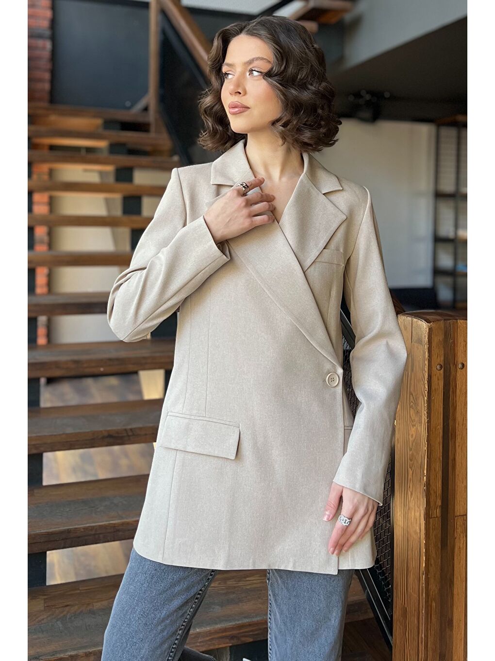 Bej Yan Yırtmaçlı Astarlı Kadın Blazer Ceket-1