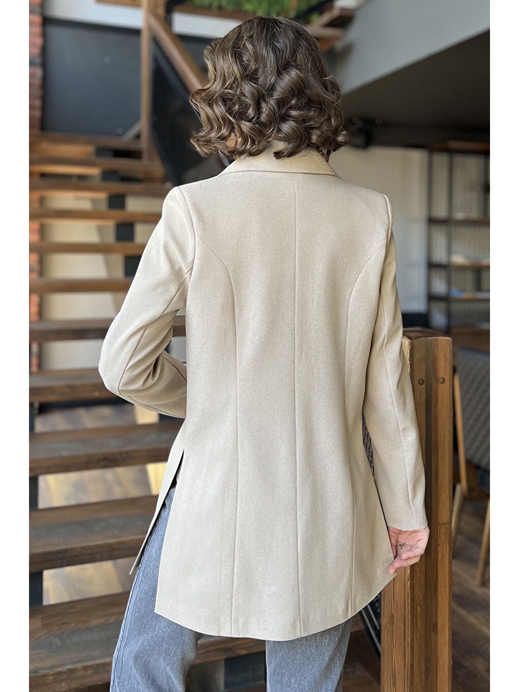 Bej Yan Yırtmaçlı Astarlı Kadın Blazer Ceket-2