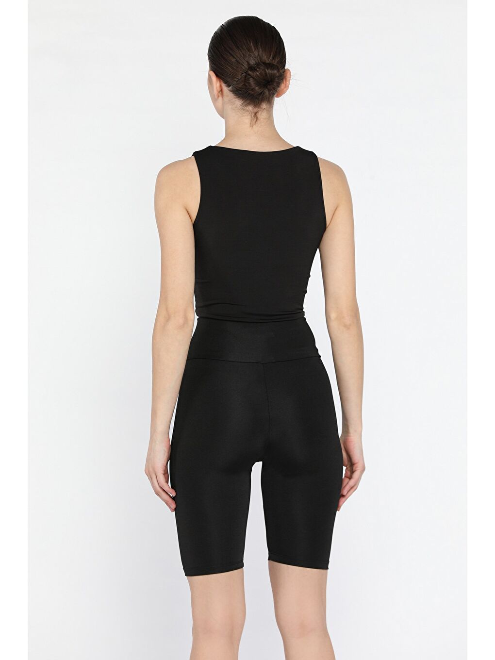 Siyah Kadın Çapraz Kemer Detaylı Yüksek Bel Kısa Tayt-2