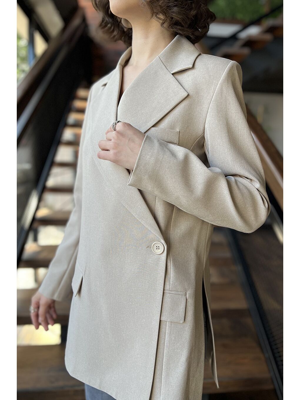 Bej Yan Yırtmaçlı Astarlı Kadın Blazer Ceket-3