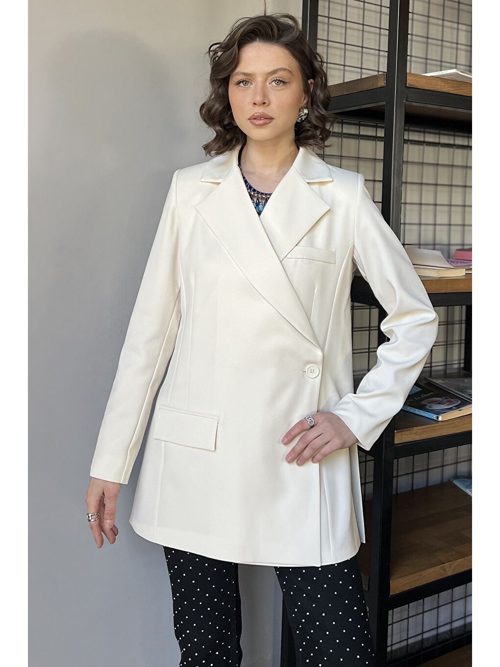 Ekru Yan Yırtmaçlı Astarlı Kadın Blazer Ceket