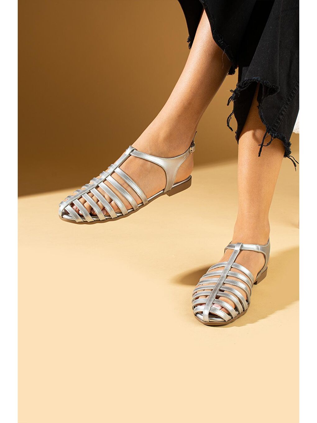 Gri Rahat Taban Tokalı Gladyo Kadın Sandalet 64-240-24