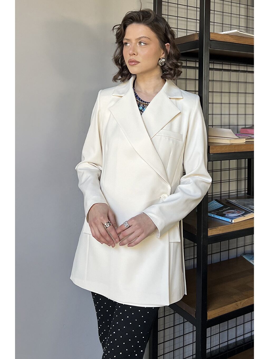 Ekru Yan Yırtmaçlı Astarlı Kadın Blazer Ceket-1