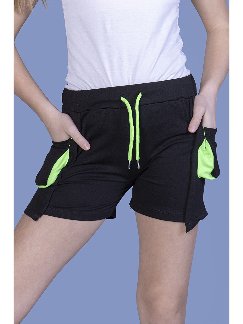 Siyah Kız Çocuk İki Yanı Cep Detaylı Şort