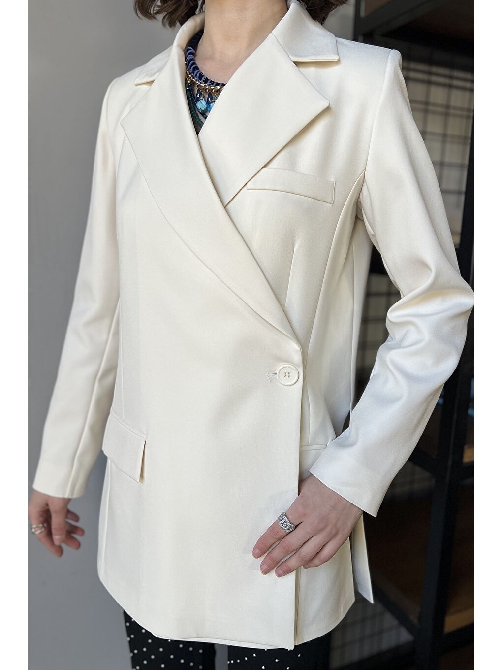 Ekru Yan Yırtmaçlı Astarlı Kadın Blazer Ceket-3