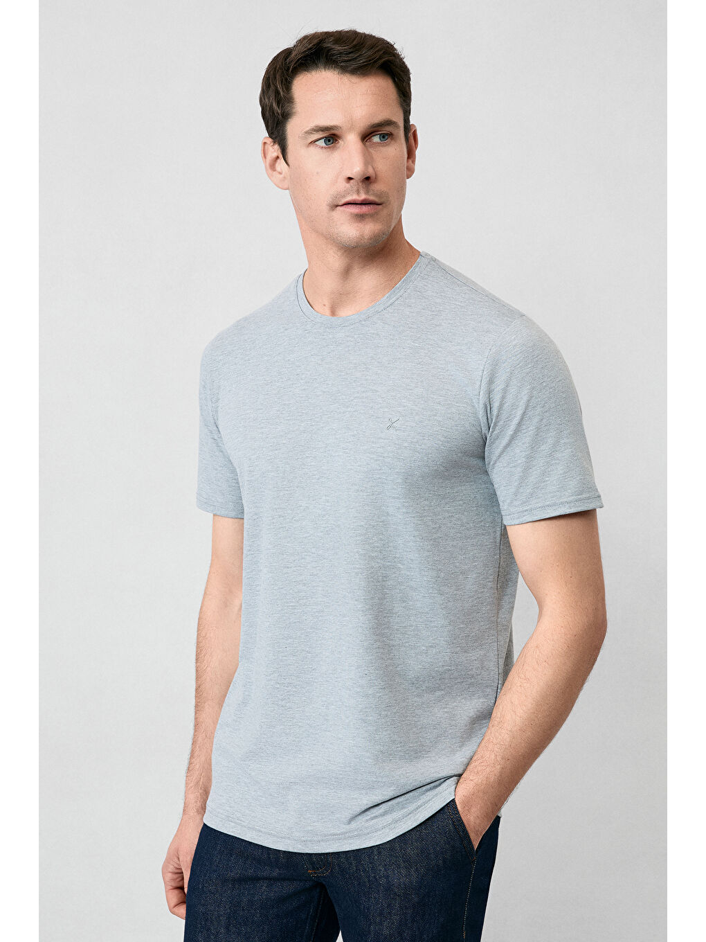 Gri Bisiklet Yaka Slim Fit Dar Kesim Süprem Pamuklu Basic Tişört-2