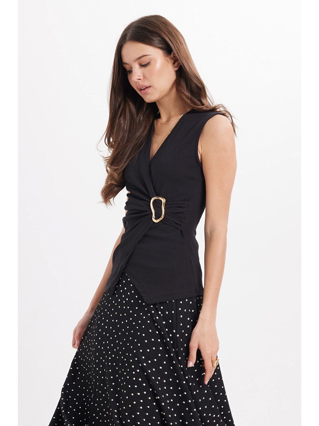 Kadın Slim Fit Dar Kesim Sıfır Kol Kruvaze Yaka Tokalı Pamuklu Elastanlı Siyah Bluz-1