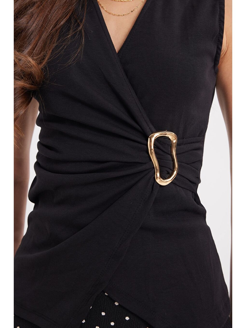 Kadın Slim Fit Dar Kesim Sıfır Kol Kruvaze Yaka Tokalı Pamuklu Elastanlı Siyah Bluz-2