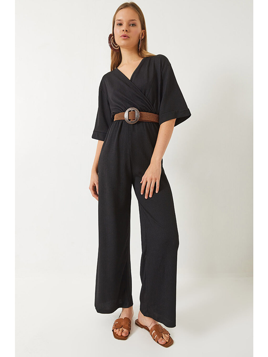 Siyah Kadın Kruvaze Yaka Kısa Kollu Hasır Kemerli Tulum