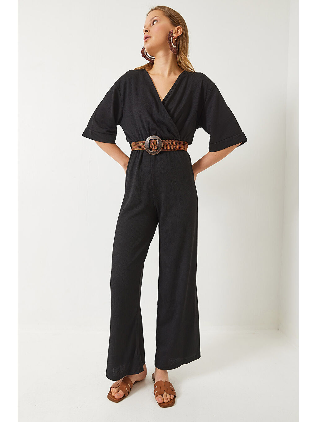 Siyah Kadın Kruvaze Yaka Kısa Kollu Hasır Kemerli Tulum-1