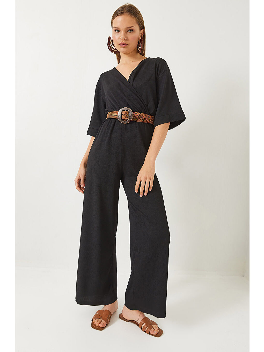 Siyah Kadın Kruvaze Yaka Kısa Kollu Hasır Kemerli Tulum-2