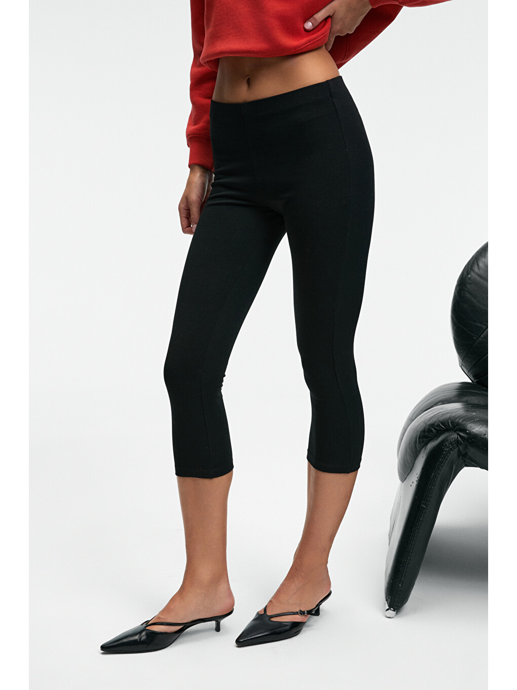 Syrelıa Kadın Esnek Kumaşlı Slim Fit Capri Siyah Tayt-1