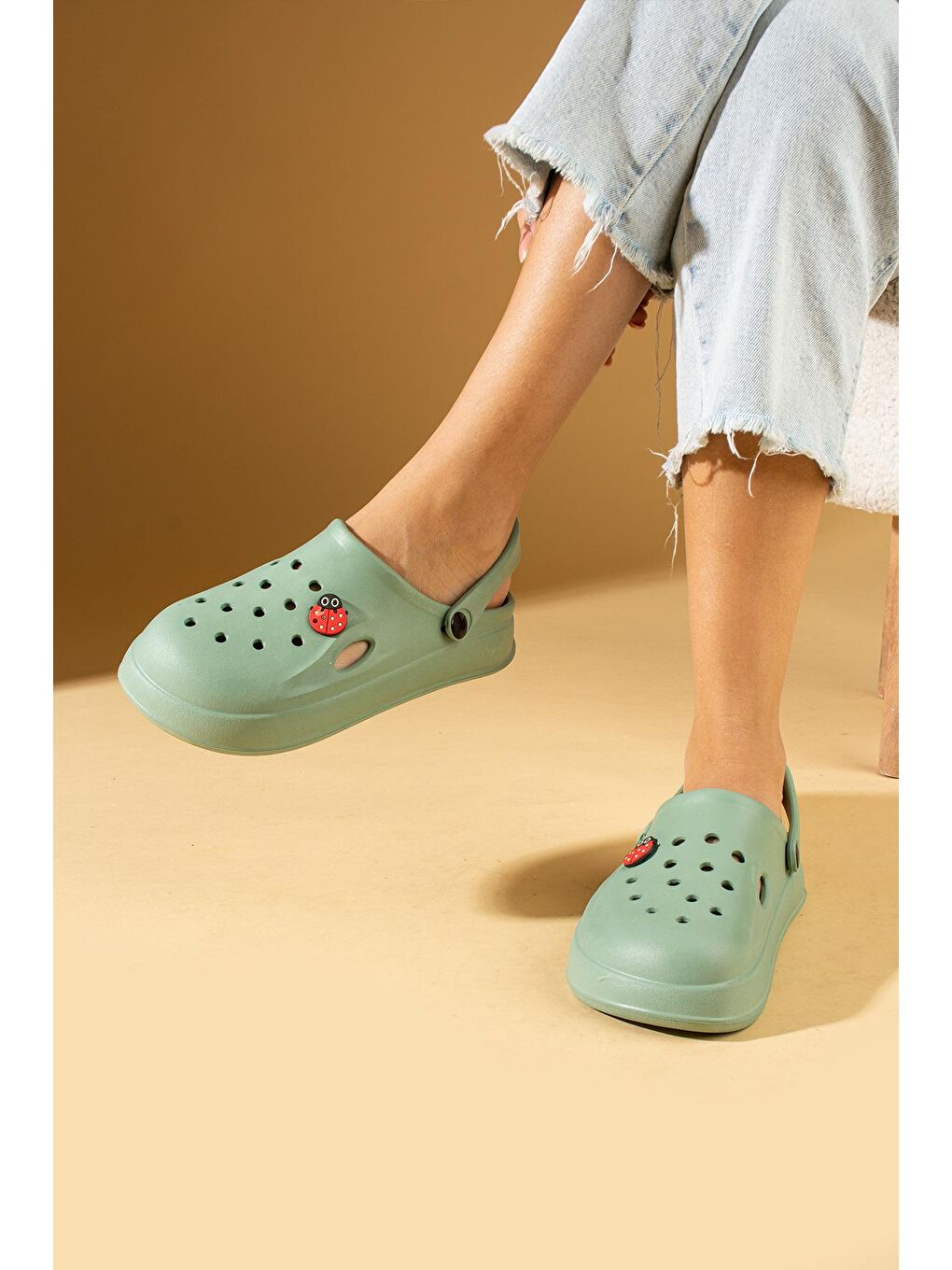 Uğur Böcekli Eva Comfort Taban Kadın Sandalet DNZ 95ÇYeşil