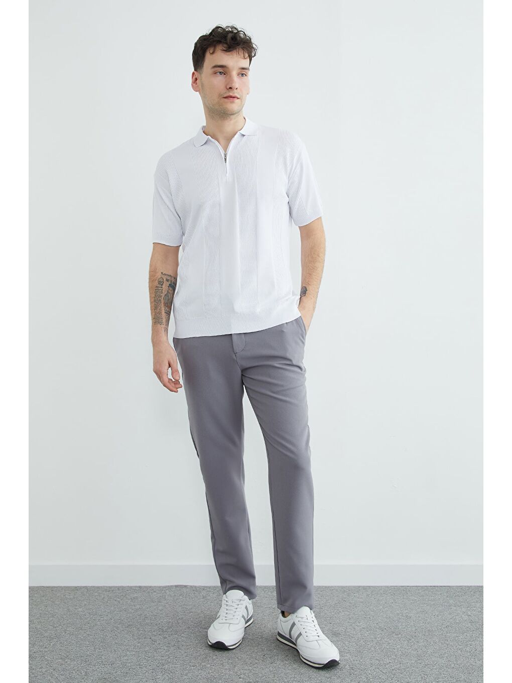 Beyaz Şeritli Yarım Fermuarlı Polo Yaka Triko Tişört-1