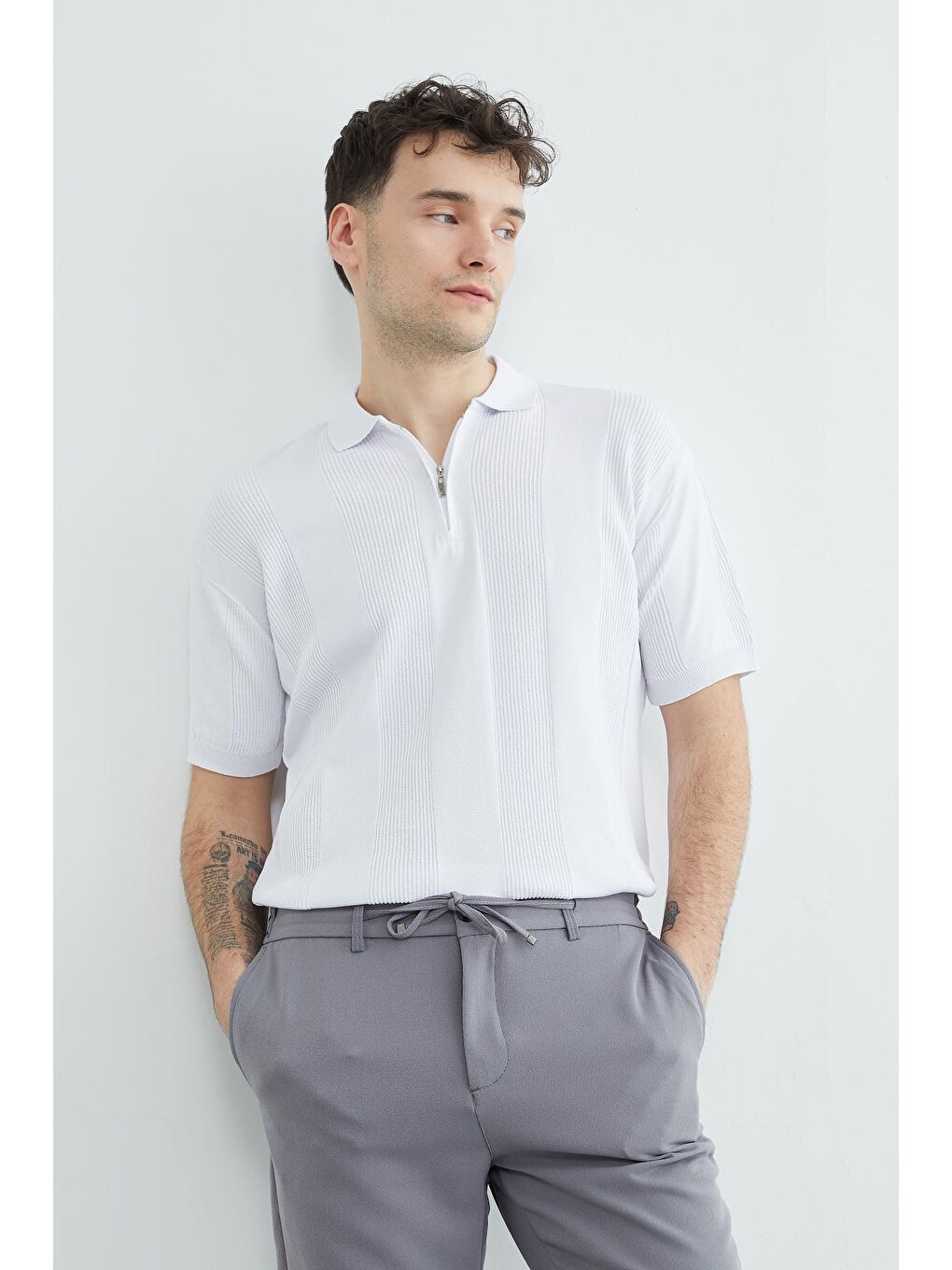 Beyaz Şeritli Yarım Fermuarlı Polo Yaka Triko Tişört-3