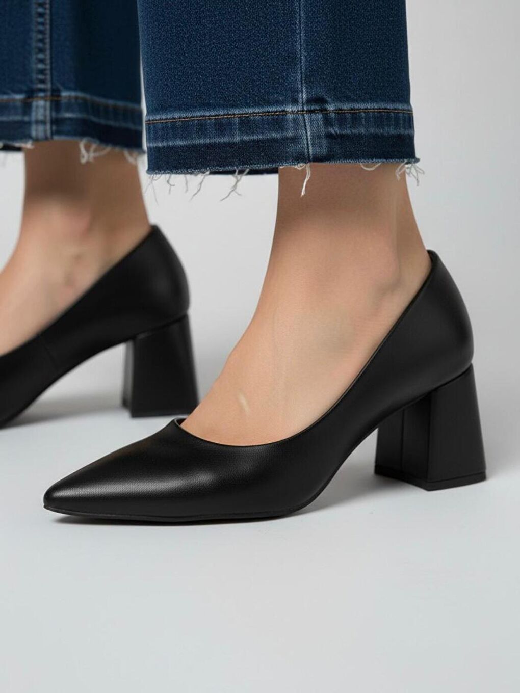 Kadın Siena Siyah Cilt Sivri Burun Blok Topuklu Klasik Ayakkabı-1