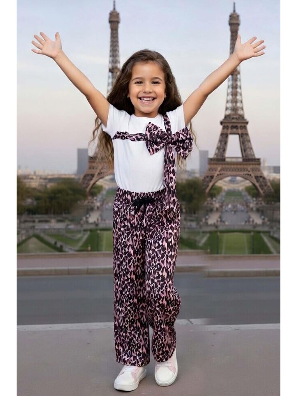 Beyaz Kız Çocuk Bisiklet Yaka Fiyonk Detaylı T-Shirt Üzeri Boydan Leopar Detaylı Bol Kesim Alt Üst Takım-2