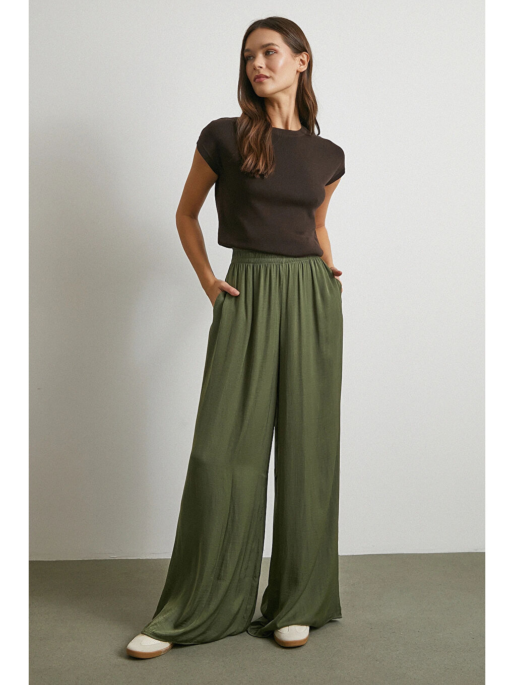 Beli Lastikli Dökümlü Geniş Paça Pantolon Haki