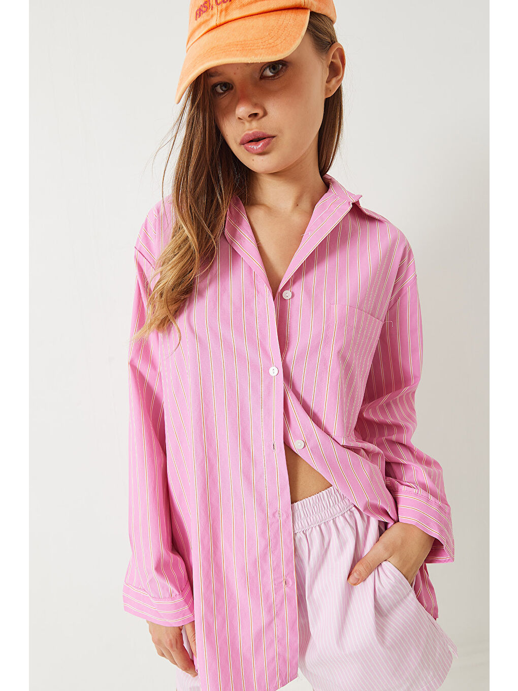 Pembe Kadın Tek Cep Detaylı Çizgili Poplin Gömlek-3