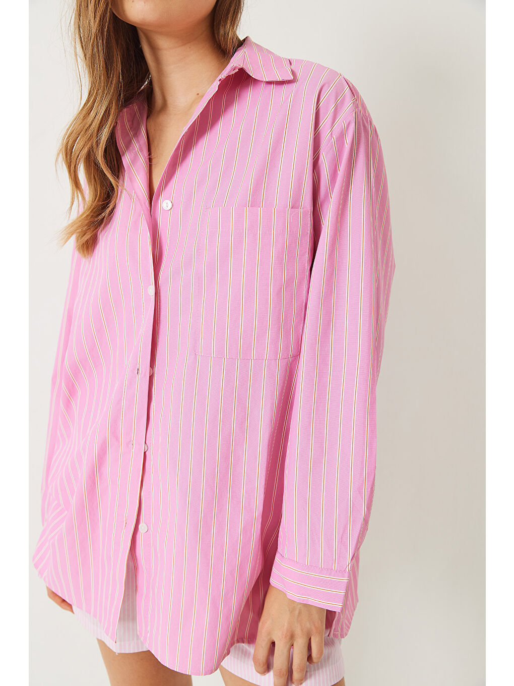 Pembe Kadın Tek Cep Detaylı Çizgili Poplin Gömlek-6