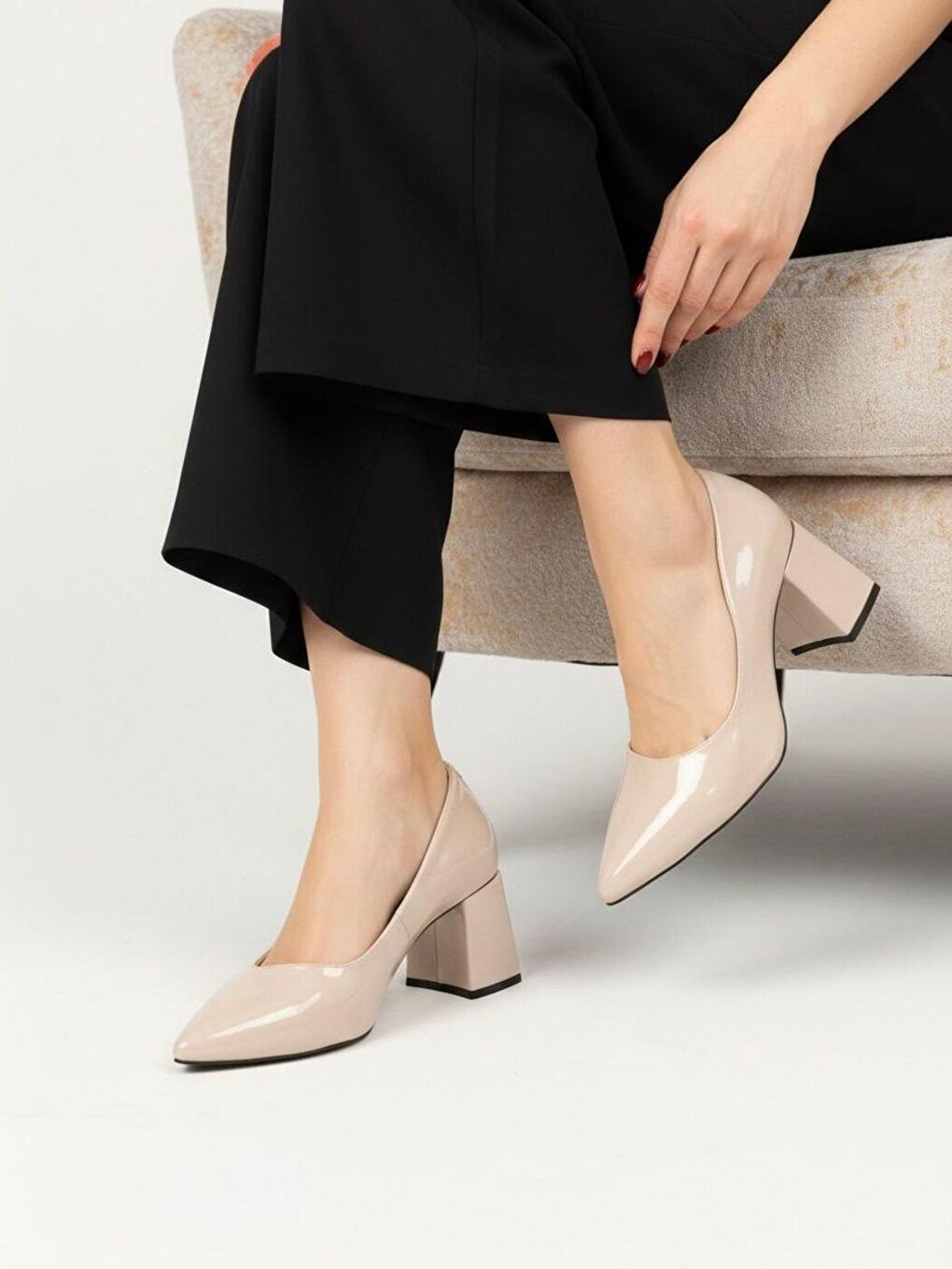 Kadın Siena Bej Rugan Sivri Burun Blok Topuklu Klasik Ayakkabı-1