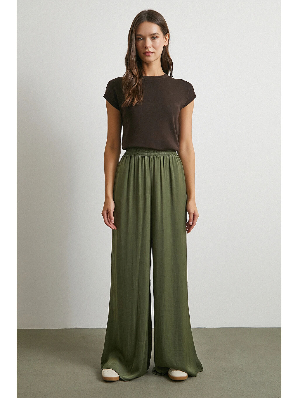 Beli Lastikli Dökümlü Geniş Paça Pantolon Haki-1