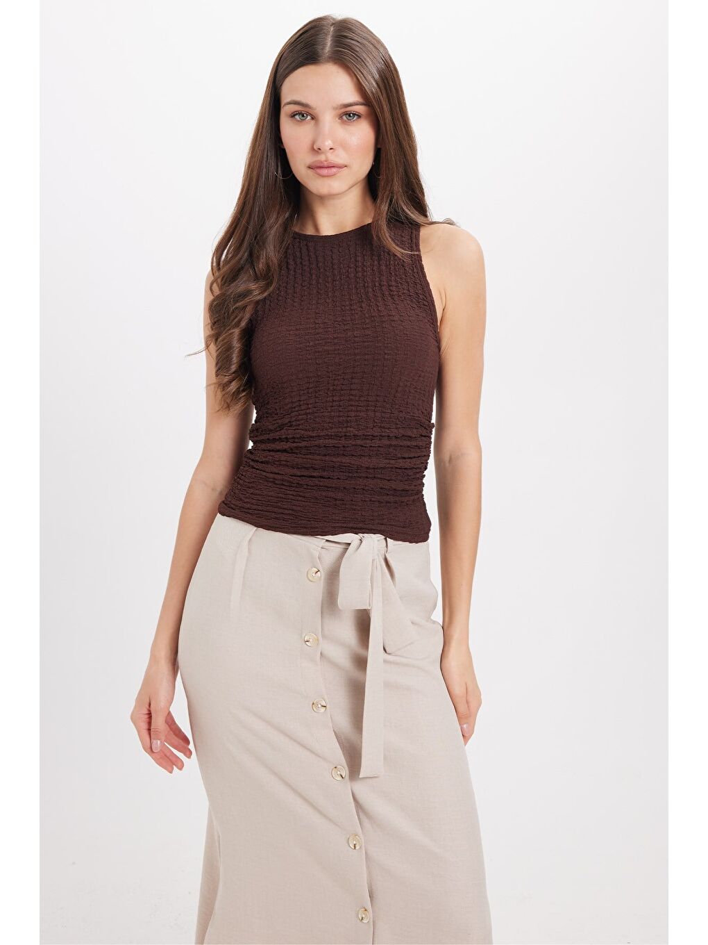 Kadın Slim Fit Dar Kesim Bürümcük Kumaş Elastanlı Kahverengi Askılı Bluz-7
