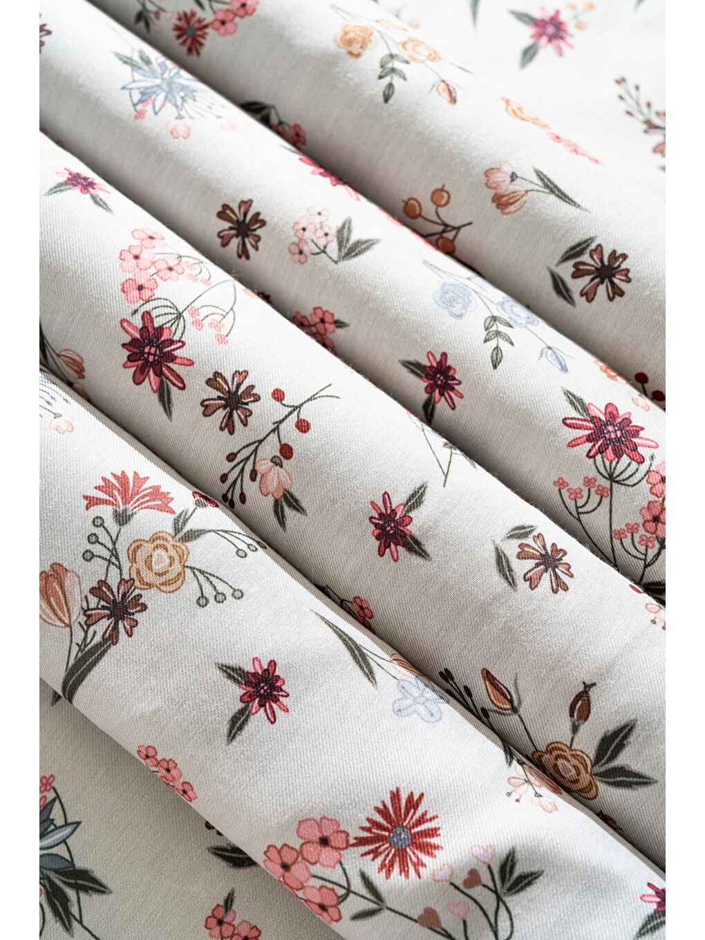 Beyaz Kadın Digital Baskılı Çiçek Desen Soft Eşarp-2