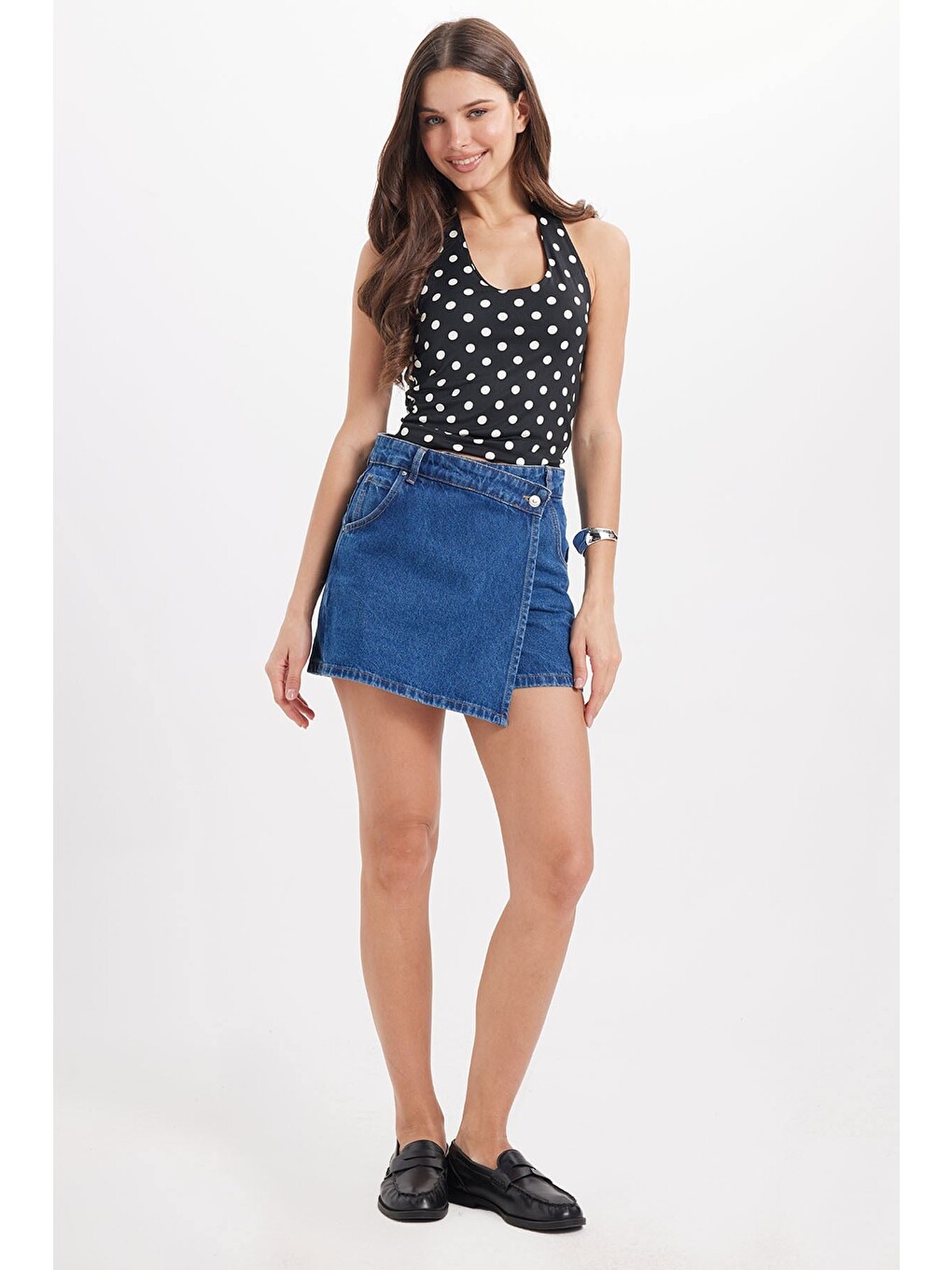 Kadın Standart Fit Normal Kesim Halter Yaka Kolsuz Puantiyeli Siyah Bluz-1