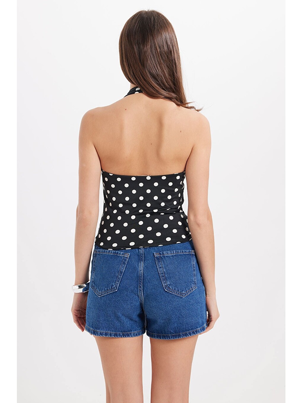 Kadın Standart Fit Normal Kesim Halter Yaka Kolsuz Puantiyeli Siyah Bluz-4