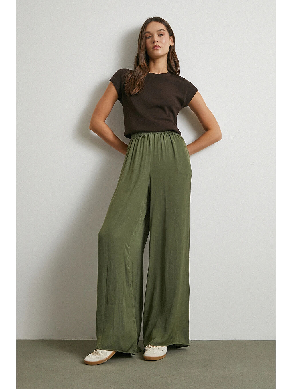 Beli Lastikli Dökümlü Geniş Paça Pantolon Haki-3