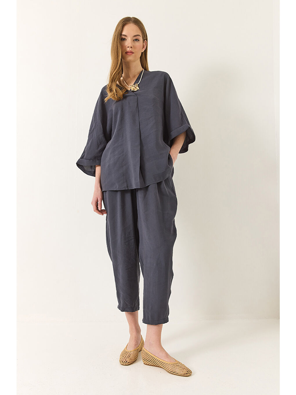 Gri Kadın V Yaka Yarasa Kollu Bluz Beli Lastikli Pantolon Modal Takım-1