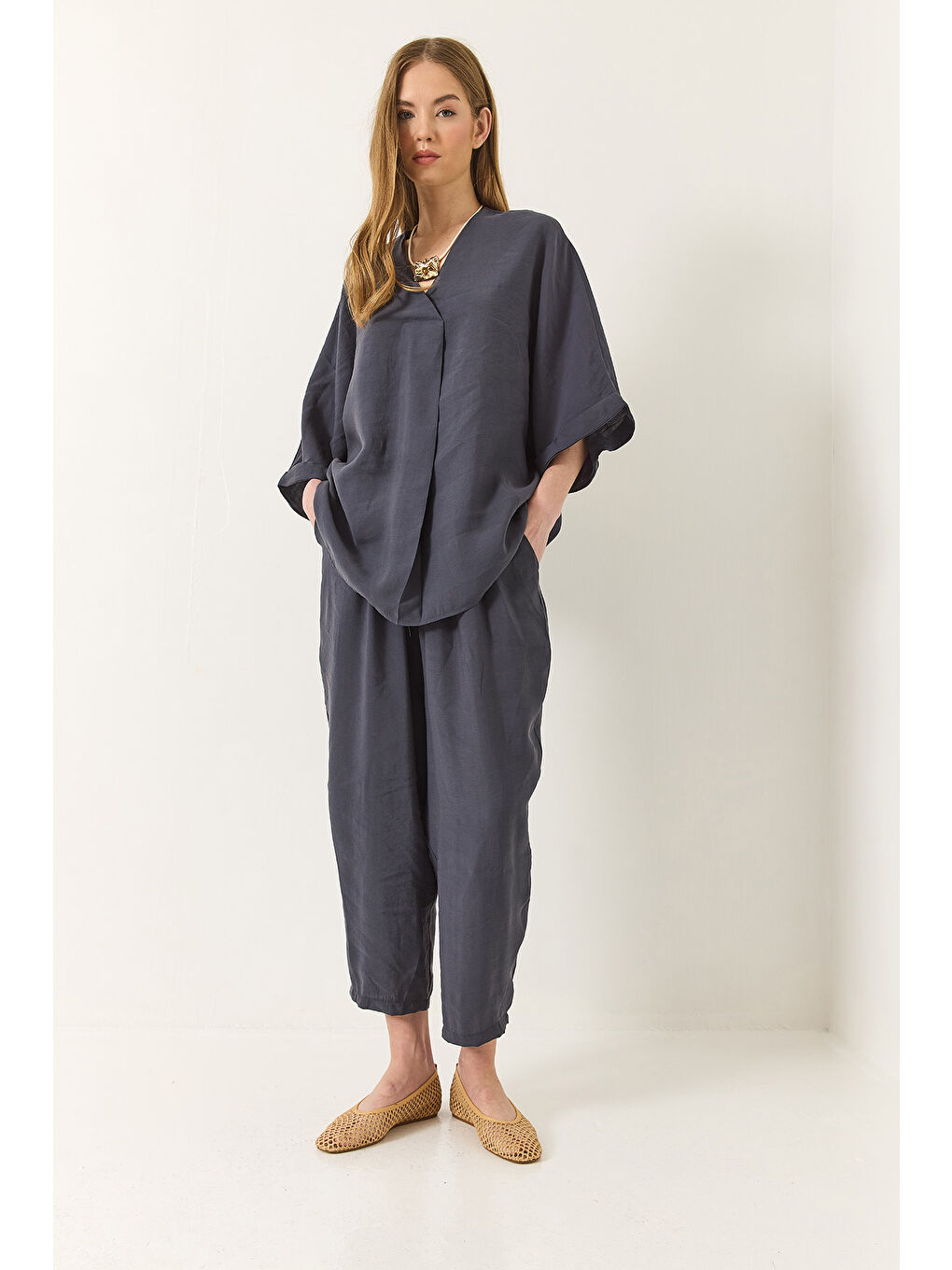 Gri Kadın V Yaka Yarasa Kollu Bluz Beli Lastikli Pantolon Modal Takım-3