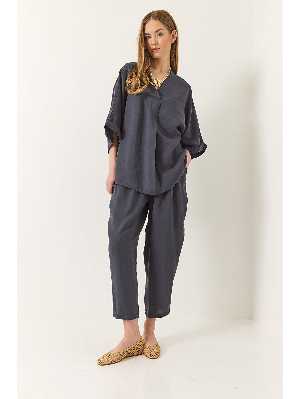 Gri Kadın V Yaka Yarasa Kollu Bluz Beli Lastikli Pantolon Modal Takım-4