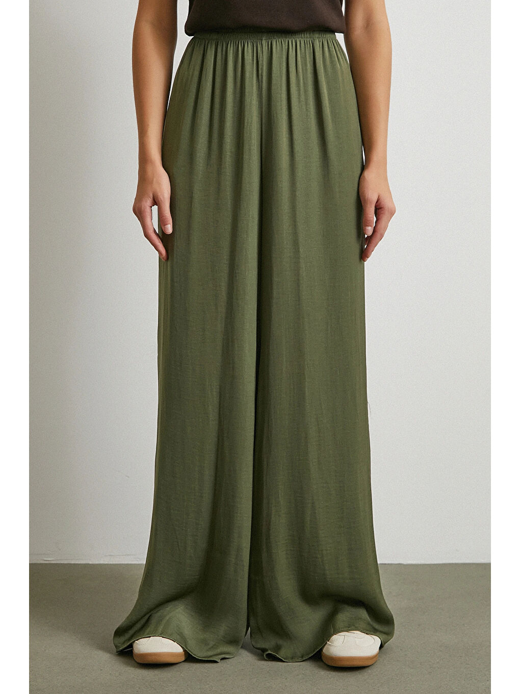 Beli Lastikli Dökümlü Geniş Paça Pantolon Haki-4