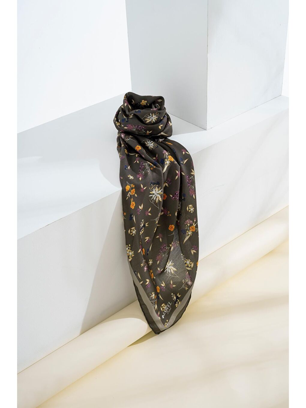 Haki Kadın Digital Baskılı Çiçek Desen Soft Eşarp-4