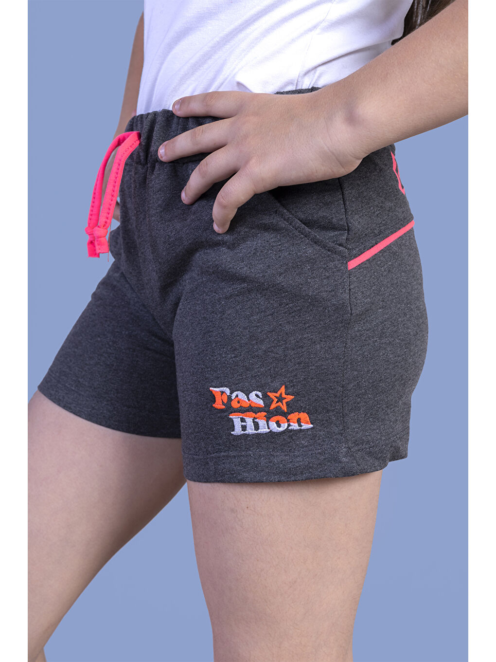 Antrasit Kız Çocuk İki Yanı Cepli Arkası Baskı Detaylı Şort