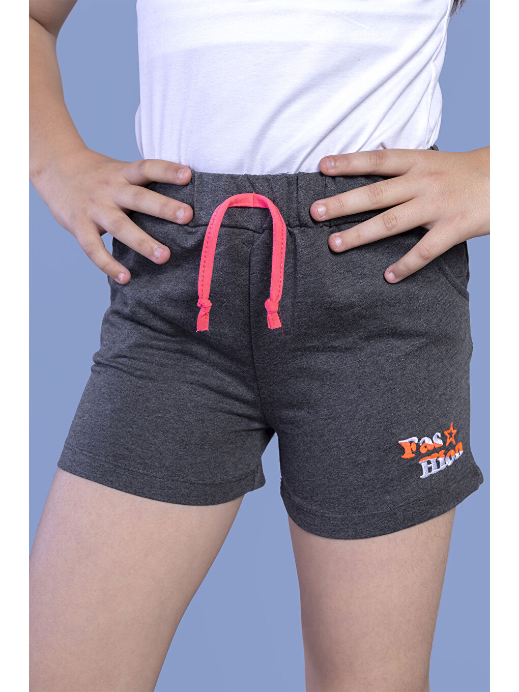 Antrasit Kız Çocuk İki Yanı Cepli Arkası Baskı Detaylı Şort-2