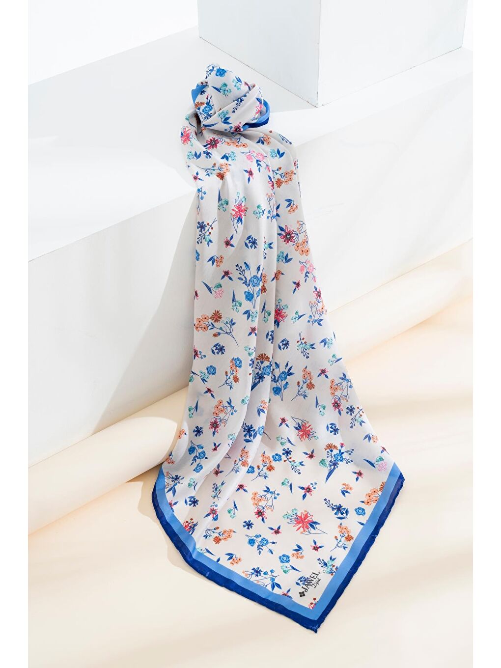 İndigo Kadın Digital Baskılı Çiçek Desen Soft Eşarp-4