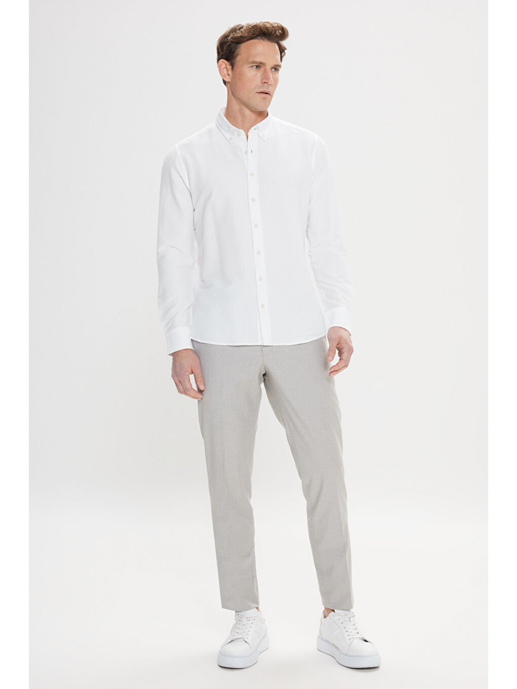 Erkek Beyaz Pamuklu Dar Kesim Düğmeli Yaka Gofre Desenli Gömlek-1