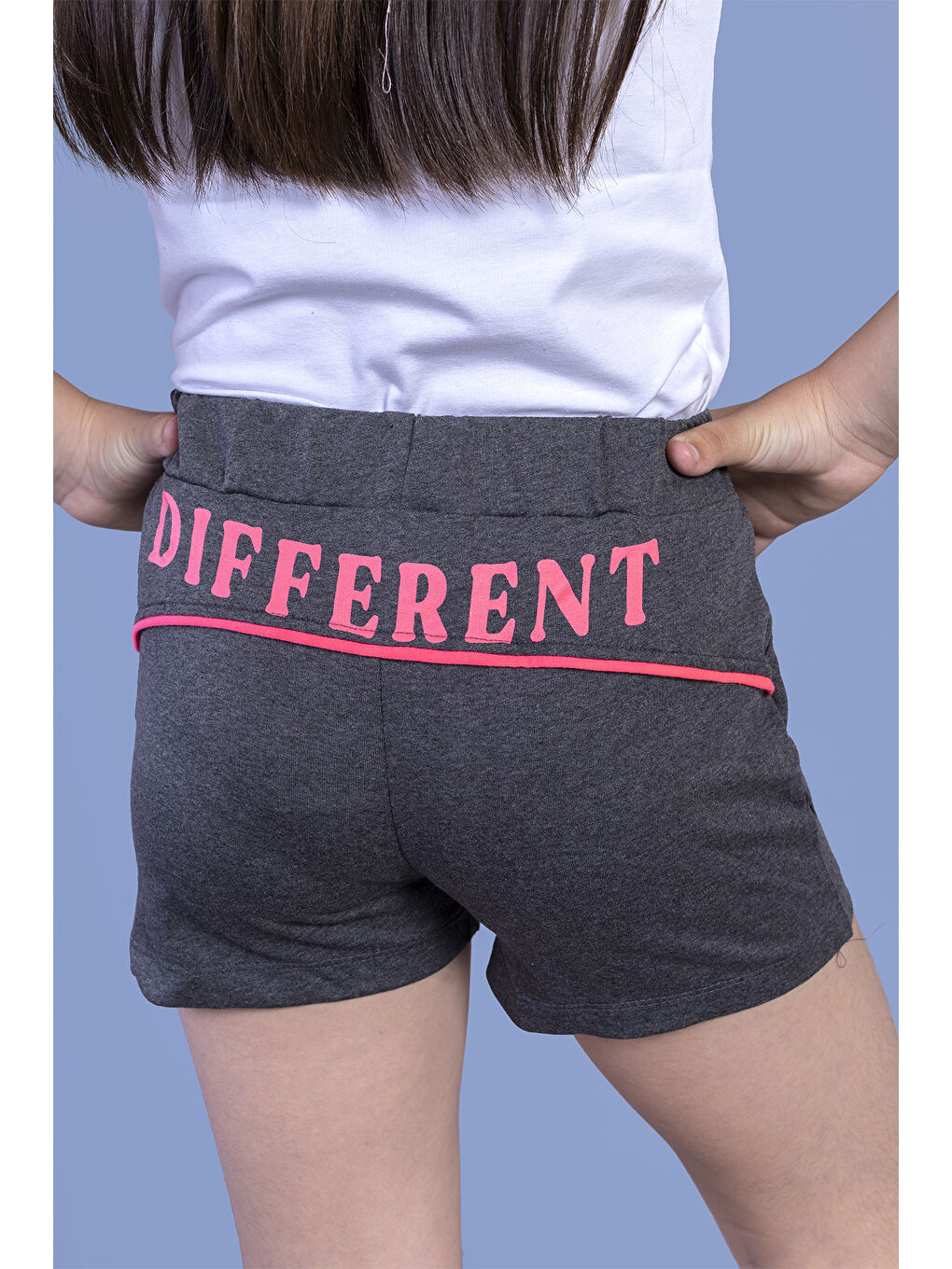 Antrasit Kız Çocuk İki Yanı Cepli Arkası Baskı Detaylı Şort-4