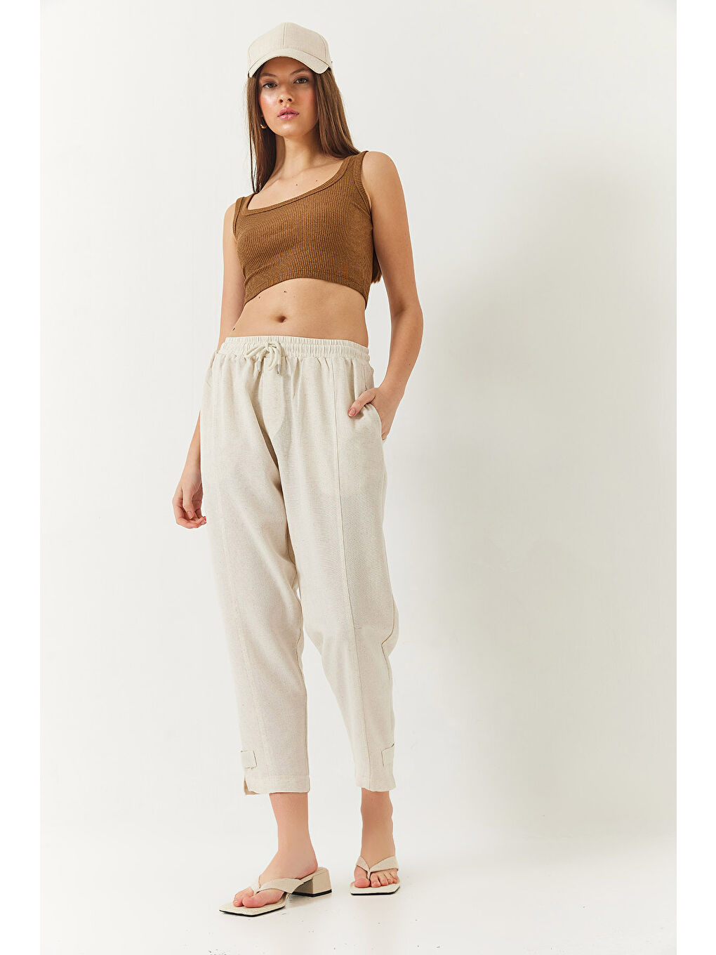 Ekru Kadın Keten Beli Lastikli Bağlamalı Paça Detaylı Cepli Havuç Kesim Pantolon-1